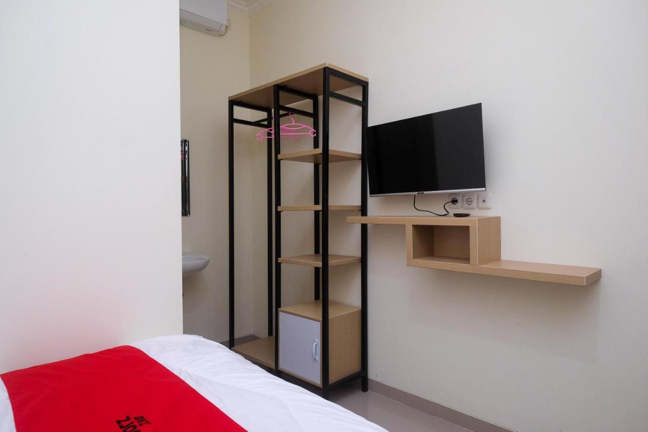 Reddoorz Near Kawasan Bandara Ahmad Yani Semarang 2酒店 外观 照片